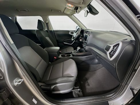 Used 2025 Kia Soul LX w/ LX Technology Package image 29