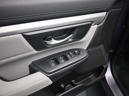 Used 2017 Honda CR-V LX image 9