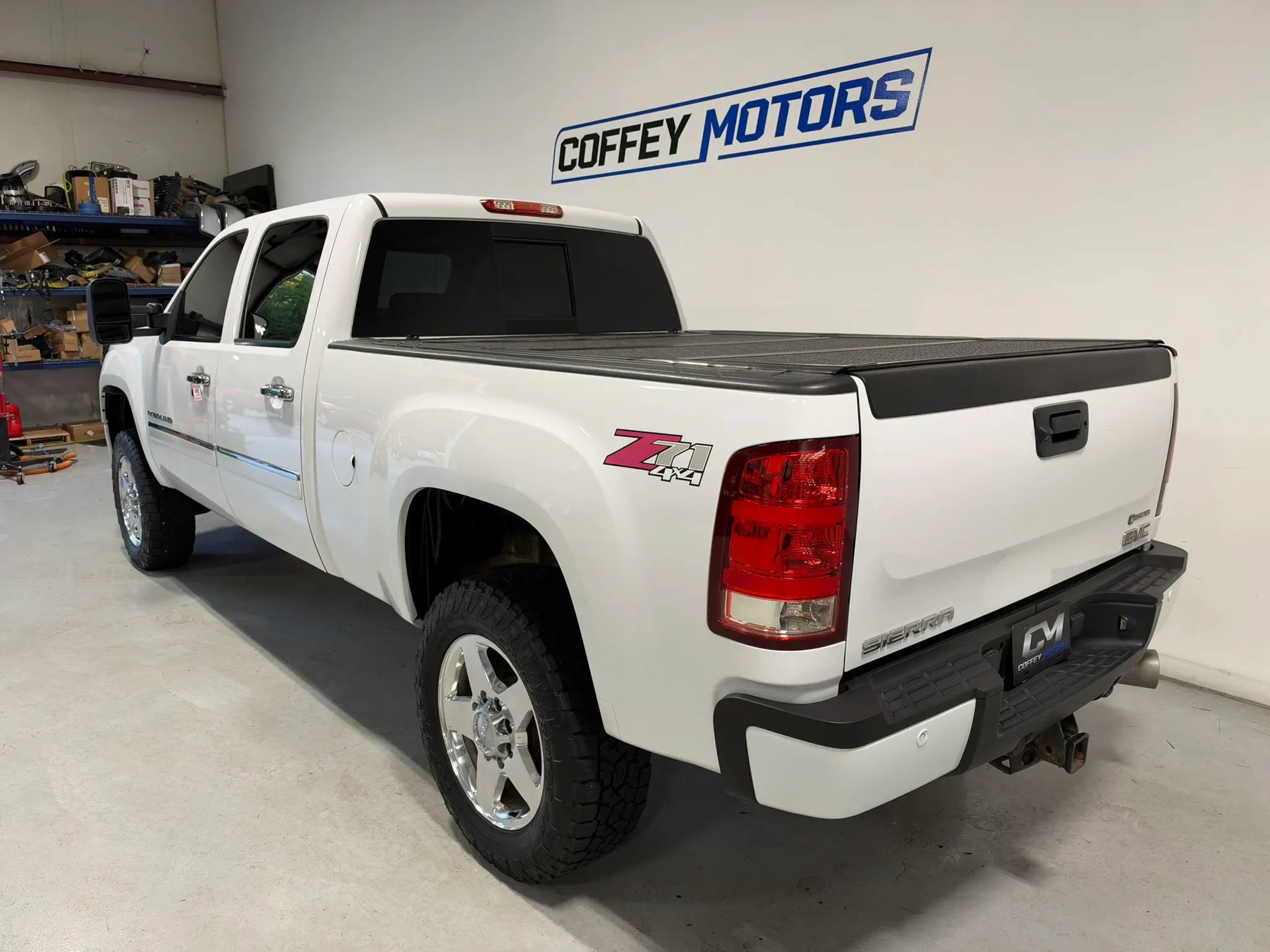 Used 2012 GMC Sierra 2500 Denali w/ Suspension Package, Off-Road AWD/4WD image 5