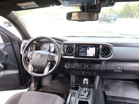 Used 2018 Toyota Tacoma TRD Sport RWD image 30