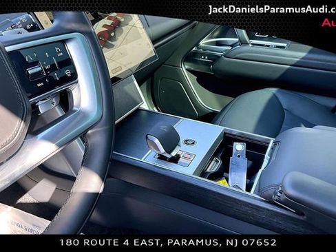 Used 2025 Land Rover Range Rover SE image 12