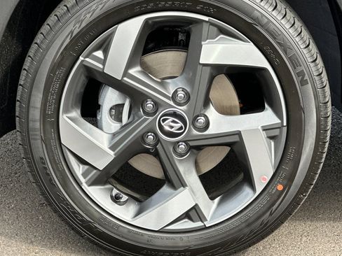 Used 2026 Hyundai Venue SEL FWD image 23