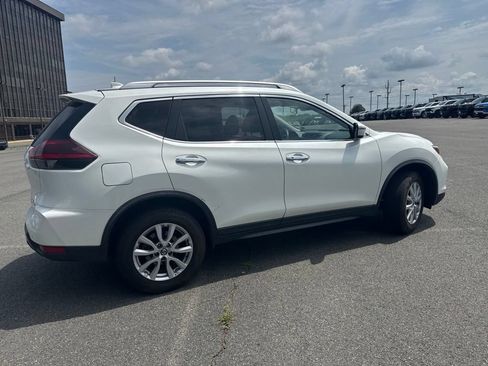 Used 2019 Nissan Rogue SV AWD/4WD image 2