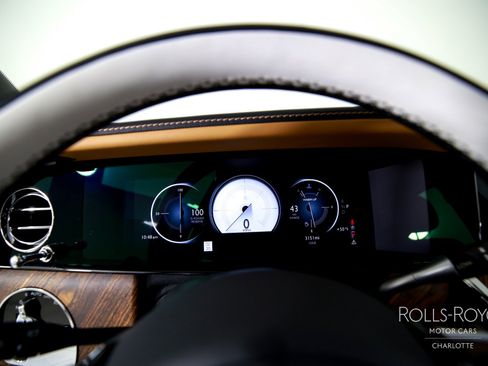 Used 2025 Rolls-Royce Cullinan image 13