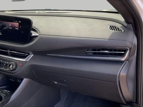 Used 2025 Buick Envista Preferred w/ Convenience I Package FWD image 18