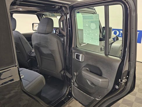 Used 2024 Jeep Gladiator Sport image 31