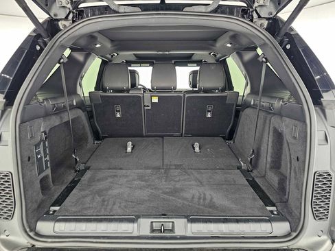 Used 2025 Land Rover Discovery Dynamic SE image 15