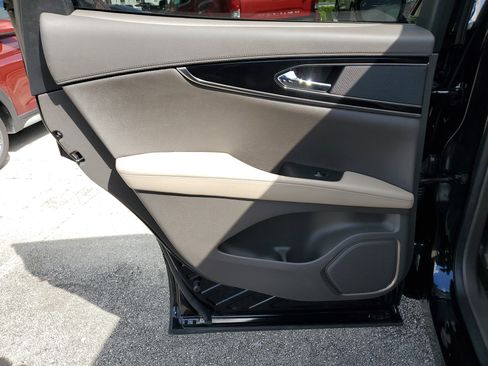 Certified 2022 Lincoln Nautilus FWD w/ Premium Package image 12