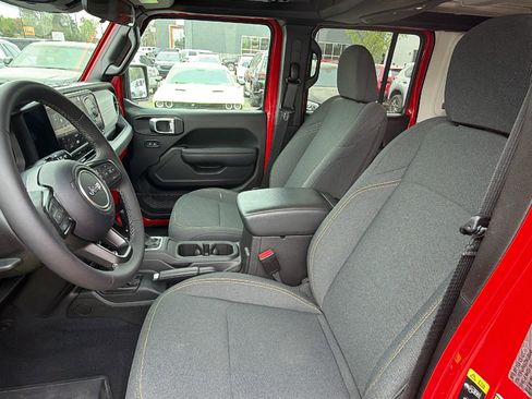 Used 2025 Jeep Wrangler Willys image 16