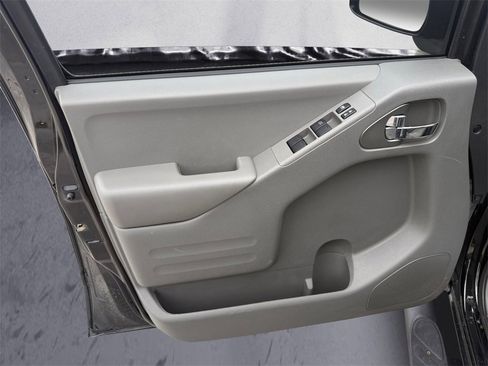 Used 2020 Nissan Frontier SV w/ Midnight Edition Floor Mats image 18