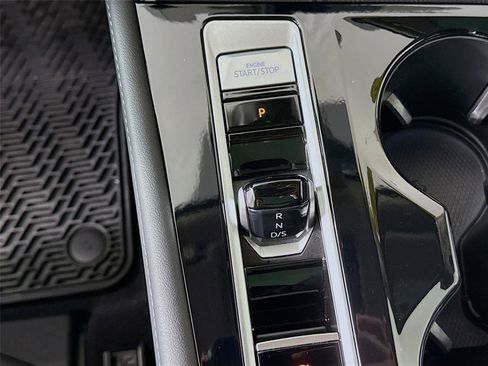 Used 2024 Volkswagen Atlas SEL Premium R-Line image 15