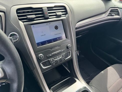 Used 2020 Ford Fusion SE FWD image 16