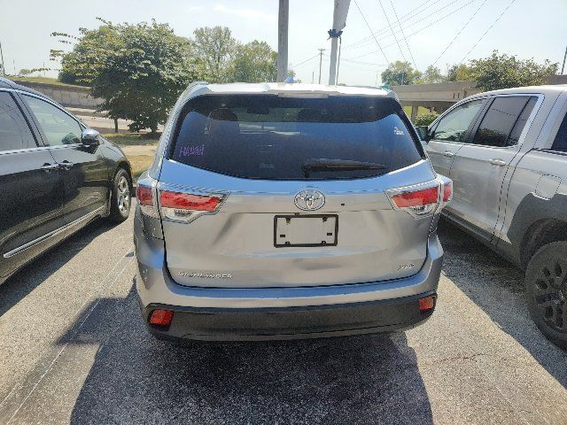 Used 2014 Toyota Highlander XLE FWD image 8