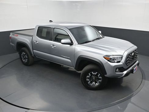 Used 2023 Toyota Tacoma TRD Off-Road w/ Technology Package AWD/4WD image 31