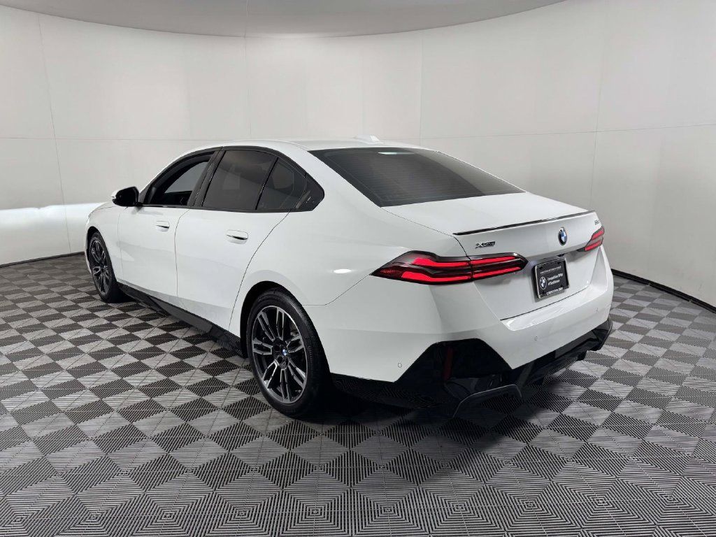 Used 2026 BMW 530i xDrive w/ M Sport Package AWD/4WD image 8