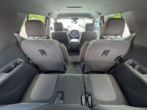 Used 2023 Chevrolet Traverse LT FWD image 24