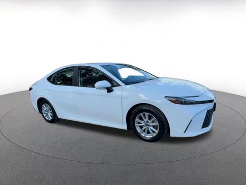 Used 2025 Toyota Camry LE image 2