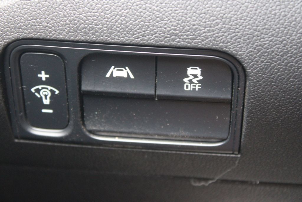 Used 2023 Kia Sorento S w/ Panoramic Sunroof Package AWD/4WD image 43