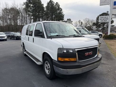 Used 2024 GMC Savana 2500 w/ Driver Convenience Package image 3