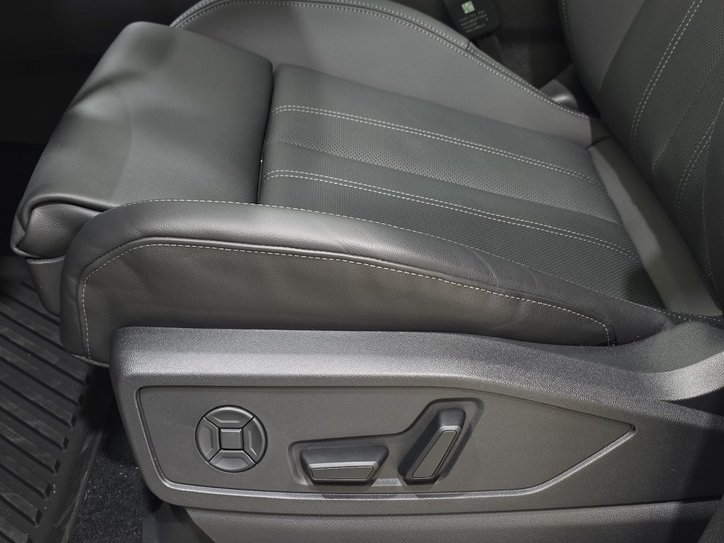 Used 2025 Audi Q5 Premium w/ Premium Plus AWD/4WD image 32