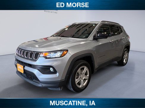 Used 2024 Jeep Compass Latitude AWD/4WD image 1