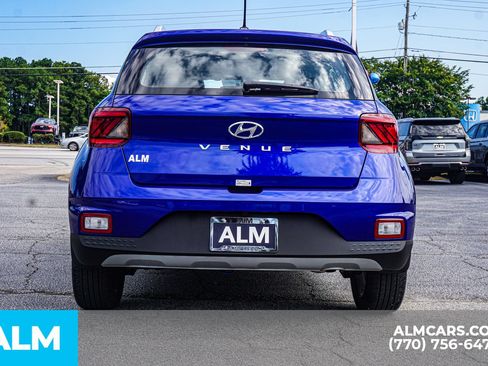 Used 2024 Hyundai Venue SEL FWD image 12
