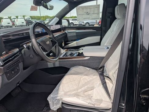 New 2026 Cadillac Escalade Platinum Sport AWD/4WD image 13