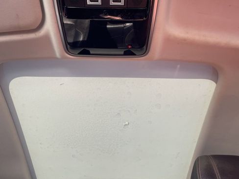 Used 2019 Land Rover Range Rover Velar R-Dynamic SE image 14