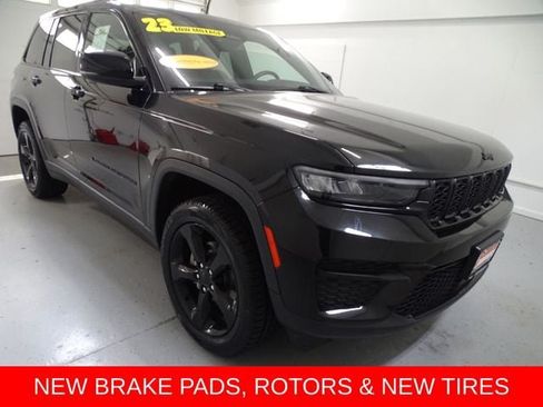 Certified 2023 Jeep Grand Cherokee Altitude AWD/4WD image 1