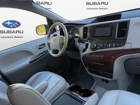 Used 2013 Toyota Sienna XLE w/ Entertainment Pkg image 13