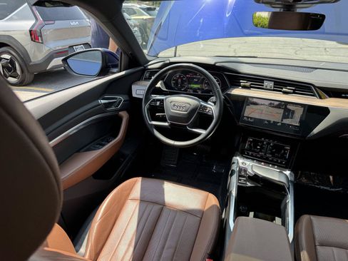 Used 2022 Audi e-tron Premium Plus w/ Premium Plus Package AWD/4WD image 34