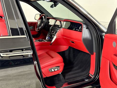 Used 2025 Rolls-Royce Cullinan image 37
