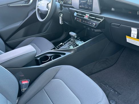 New 2026 Kia Niro LX FWD image 17