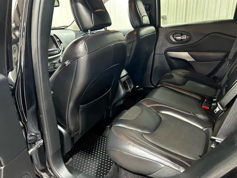 Used 2018 Jeep Cherokee Trailhawk w/ Cold Weather Group image 24