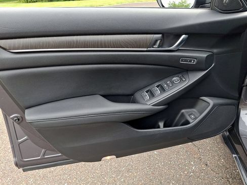 Used 2020 Honda Accord Touring image 15