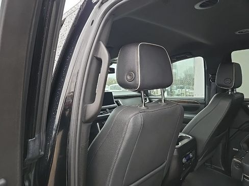 Used 2024 Chevrolet Tahoe Premier AWD/4WD image 93
