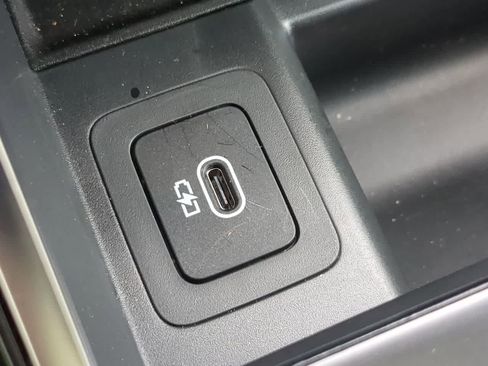 Certified 2025 Land Rover Range Rover Evoque Dynamic SE image 32