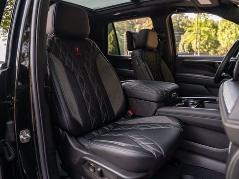 Used 2025 Chevrolet Tahoe Premier AWD/4WD image 16