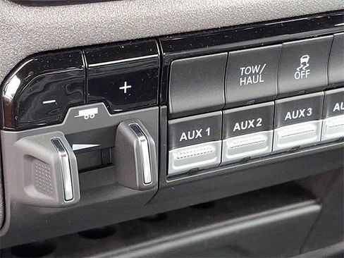 Used 2024 RAM 2500 Tradesman w/ Chrome Appearance Group image 17