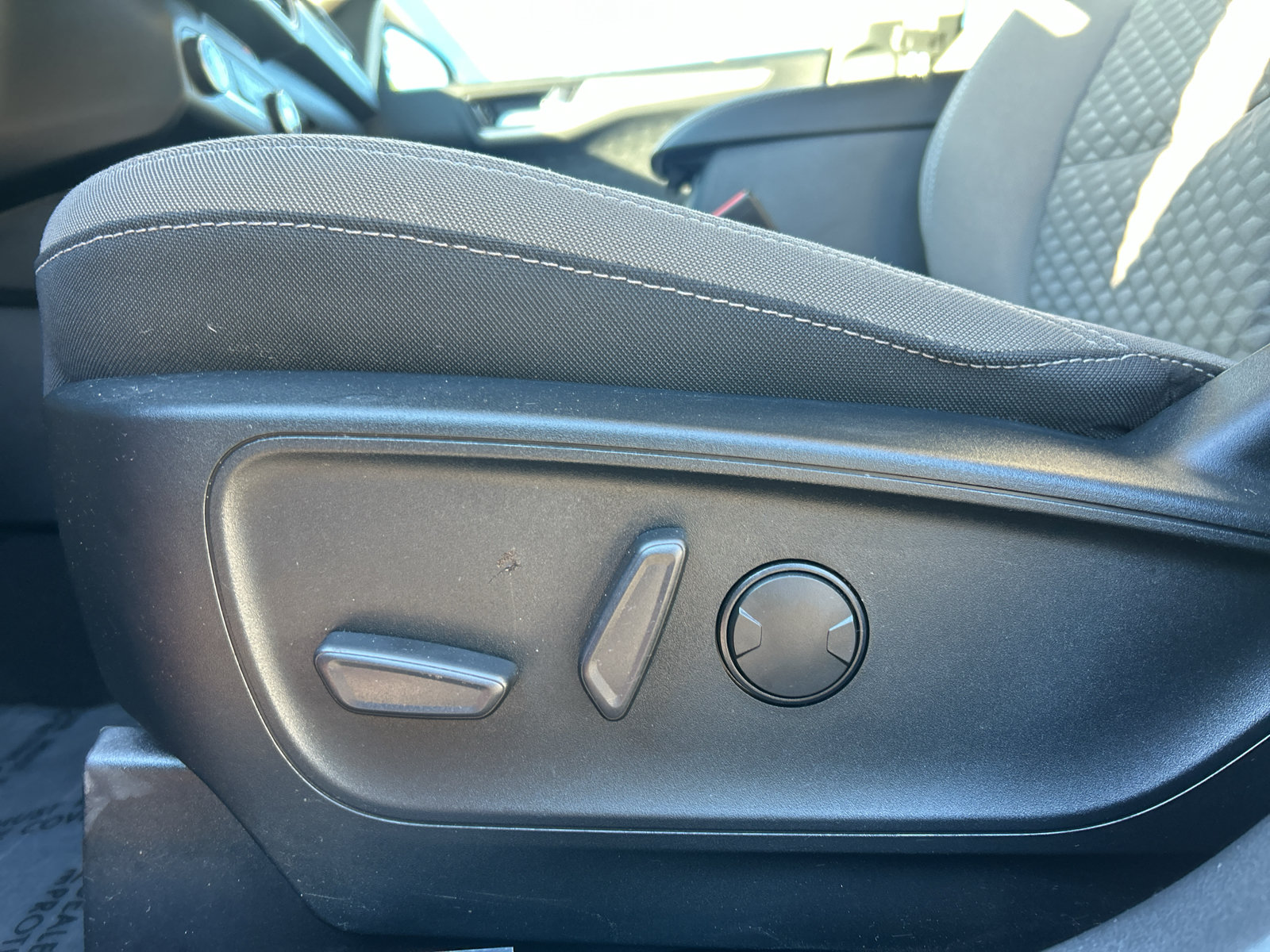Used 2020 Ford Escape SE Sport FWD image 14