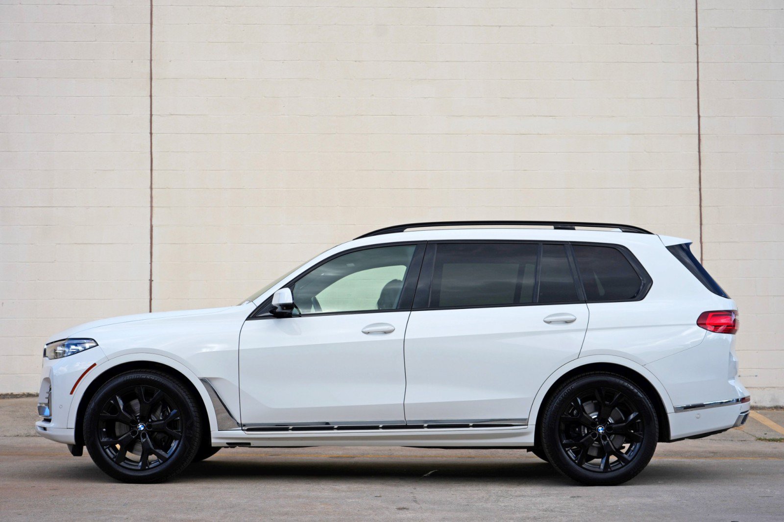 Used 2021 BMW X7 xDrive40i w/ Premium Package AWD/4WD image 9