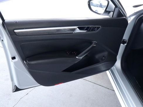 Used 2017 Volkswagen Passat 1.8T SE image 12