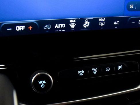 Used 2023 Ford Transit 350 XLT image 17