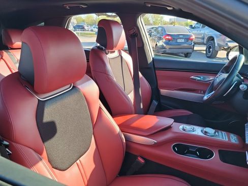 Used 2022 Genesis GV70 3.5T Sport image 12