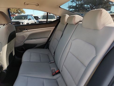Used 2018 Hyundai Elantra SEL image 10