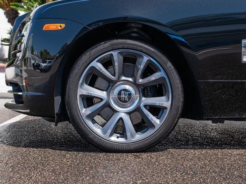 Used 2020 Rolls-Royce Wraith RWD image 12