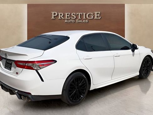 Used 2018 Toyota Camry SE FWD image 14