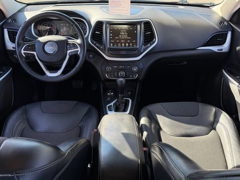 Used 2018 Jeep Cherokee Latitude Plus w/ Comfort/Convenience Group AWD/4WD image 22