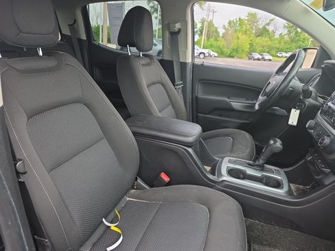 Used 2017 Chevrolet Colorado LT w/ LT Convenience Package RWD image 11