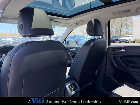 Used 2021 Volkswagen Tiguan SE AWD/4WD image 20